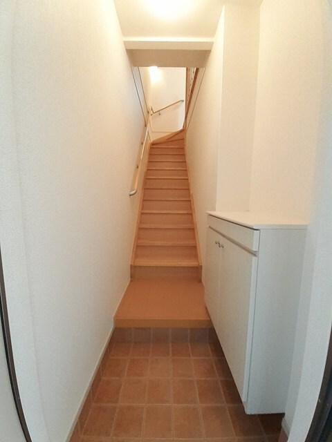 物件内観写真12　(玄関)