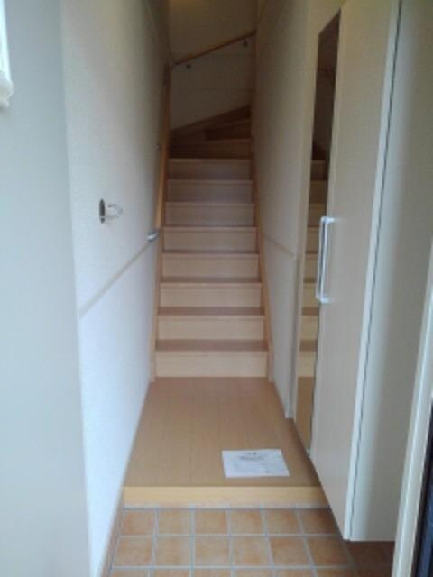 物件内観写真13　(玄関)