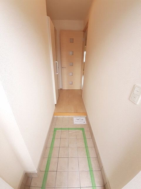 物件内観写真11　(玄関)