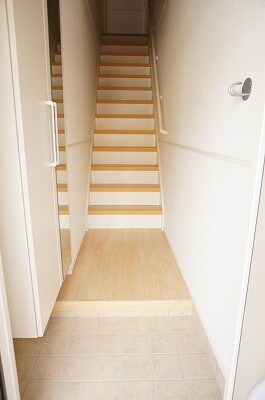 物件内観写真8　(玄関)