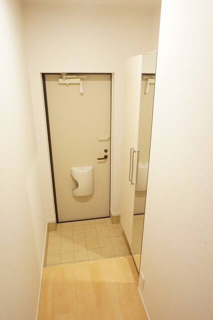 物件内観写真13　(玄関)