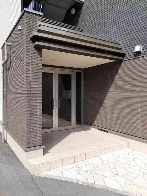 物件外観写真2　(エントランス)