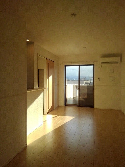 物件内観写真9　(居室・リビング)