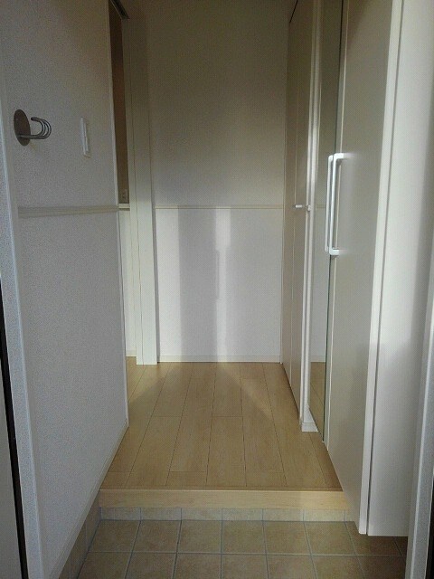 物件内観写真13　(玄関)