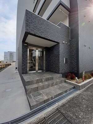 物件外観写真2　(エントランス)