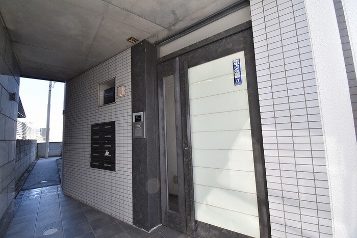 物件外観写真3　(エントランス)