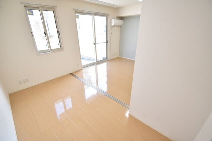 物件内観写真9　(洋室４帖～ＬＤＫ１１．４帖)