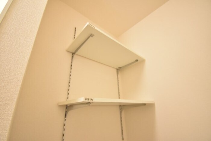 物件内観写真14　(収納棚（洗面所）)