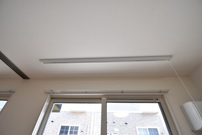 物件内観写真25　(室内物干し)