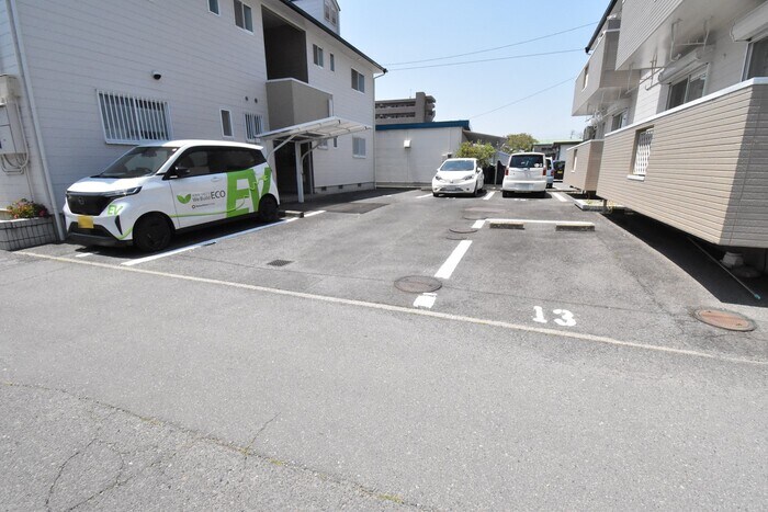 物件外観写真2　(駐車場)