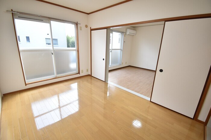 物件内観写真16　(洋室６帖～洋室７帖)