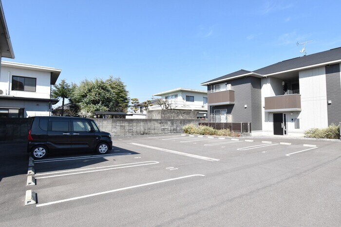 物件外観写真2　(駐車場)