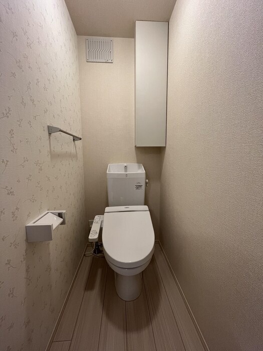 物件内観写真8　(温水洗浄暖房便座)