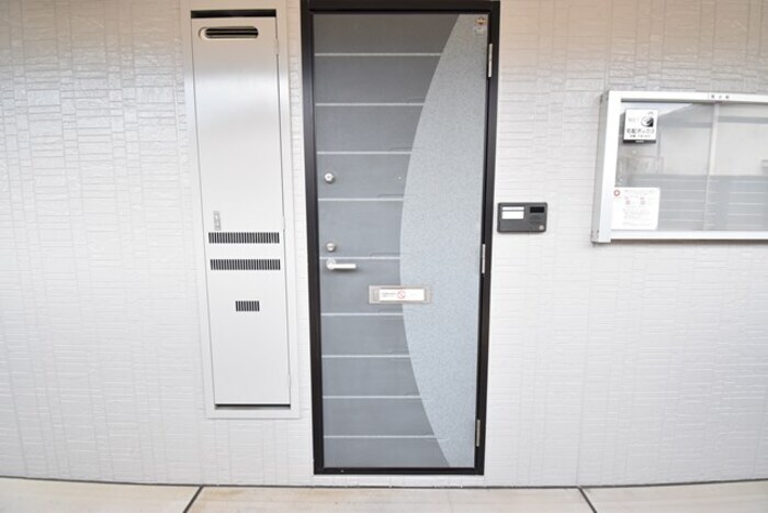 物件外観写真2　(玄関)