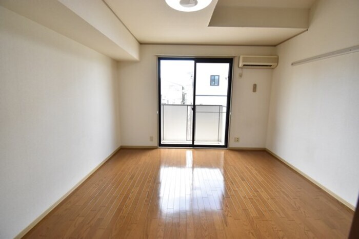 物件内観写真13　(洋室８帖)