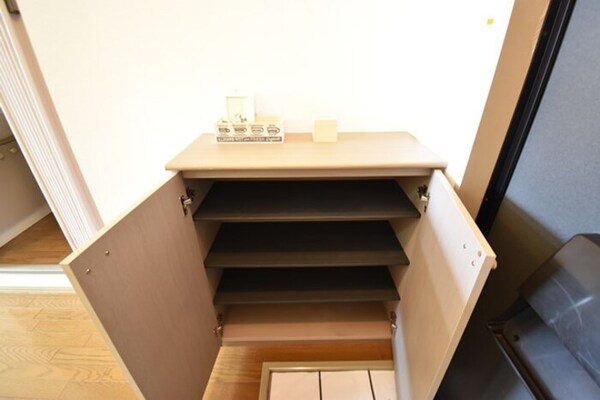 シューズボックス（カウンタータイプ）