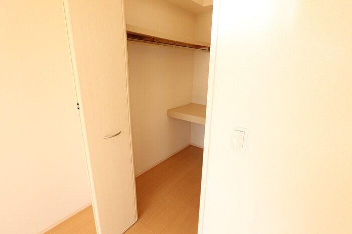 物件内観写真9　(南洋室ウォークインクローゼット)