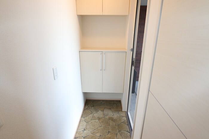 物件内観写真12　(玄関)