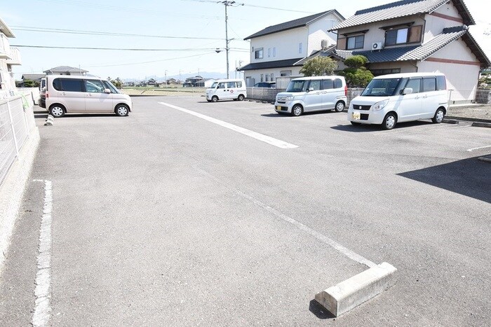 物件内観写真18　(駐車場)