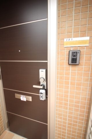 物件内観写真12　(玄関錠（カードキータイプ）)