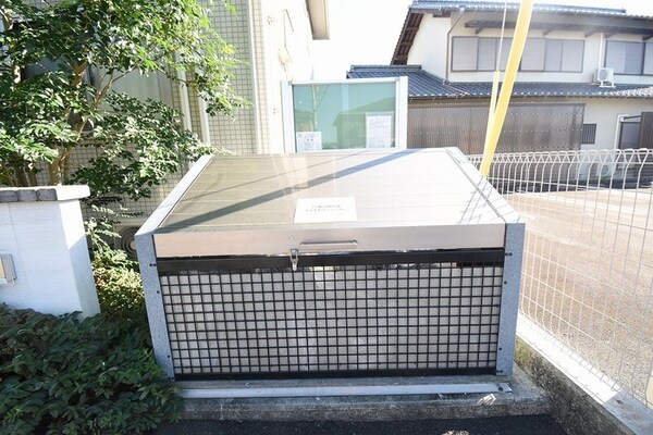 建物設備(ごみ庫)