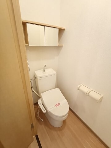 物件内観写真7　(シャワー付トイレ)