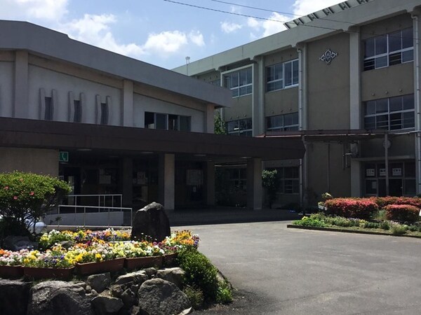 林小学校 0.1km