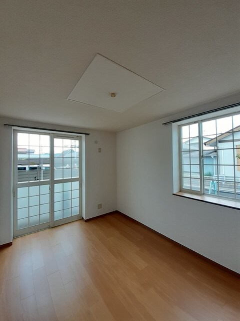 物件内観写真3　(居室・リビング)