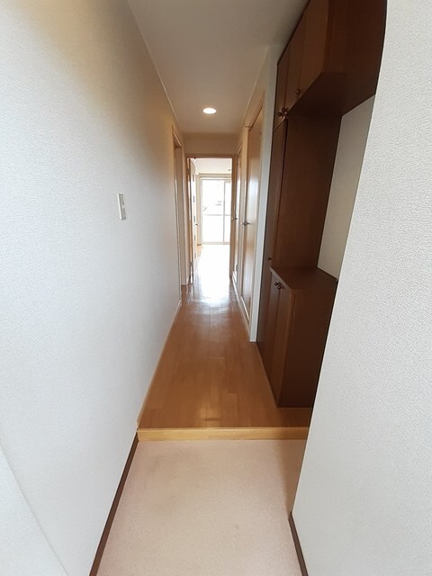 物件内観写真12　(玄関)