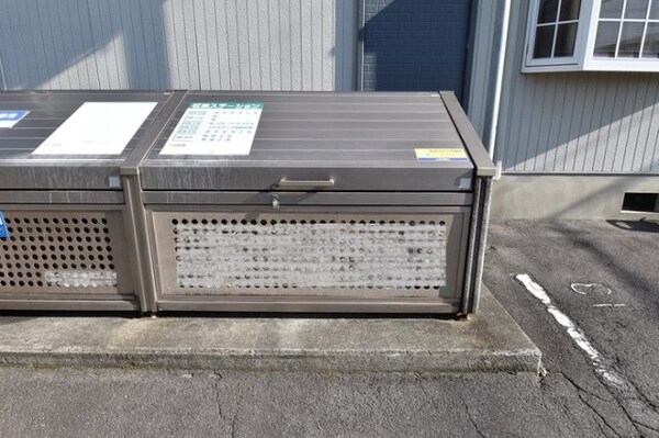 建物設備(ゴミストッカー)