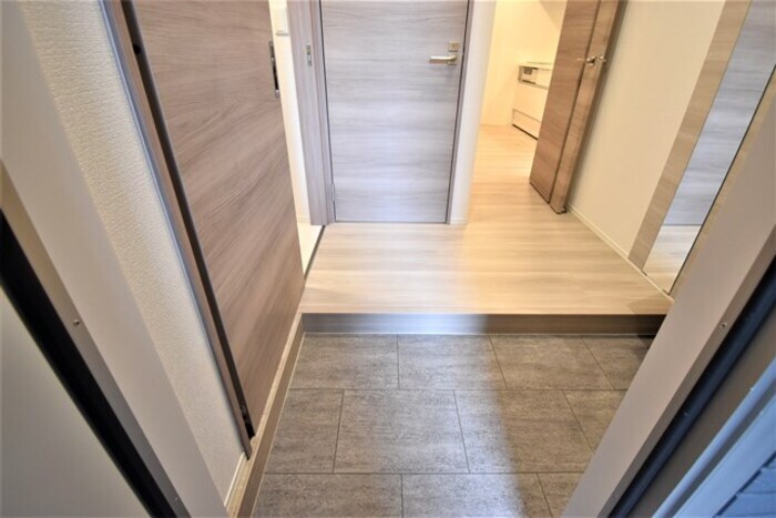 物件内観写真16　(玄関)