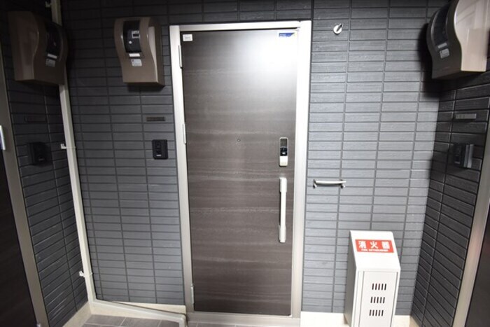 物件内観写真17　(玄関)