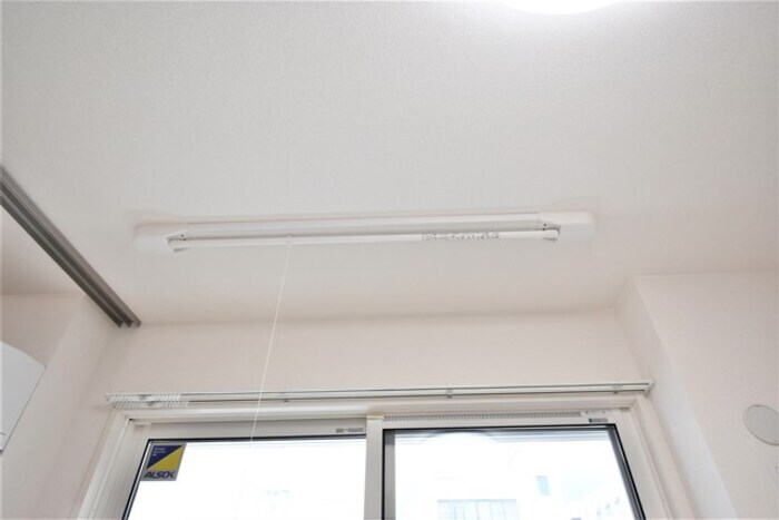 物件内観写真25　(室内物干し)