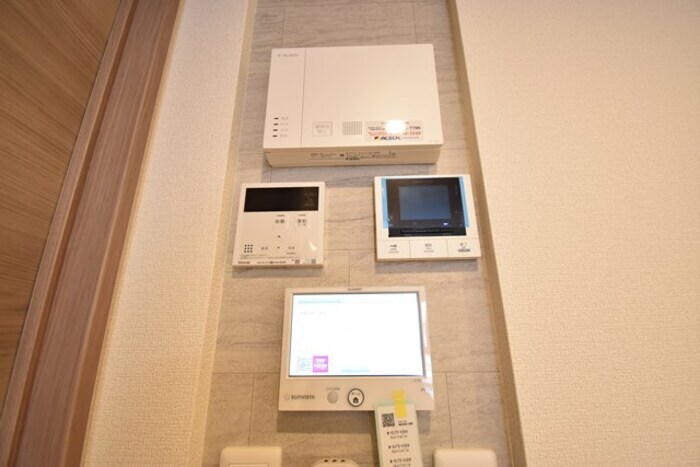 物件内観写真28　(各種リモコン)