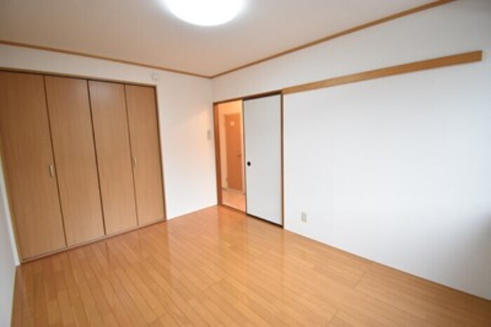 物件内観写真9　(洋室６帖)