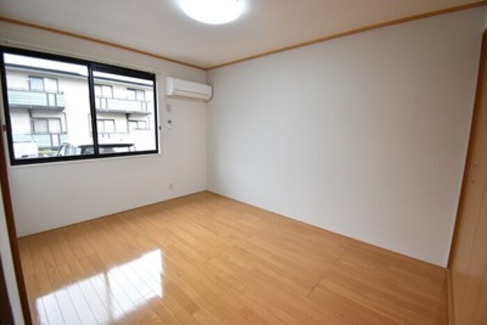 物件内観写真10　(洋室６帖)