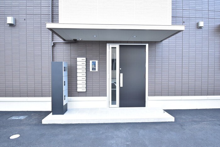 物件外観写真4　(エントランス)