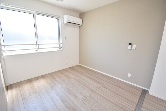 物件内観写真10　(洋室４．６帖)