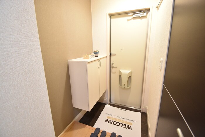 物件内観写真12　(玄関)