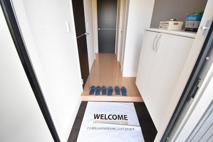 物件内観写真13　(玄関)