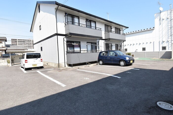 物件外観写真2　(駐車場)