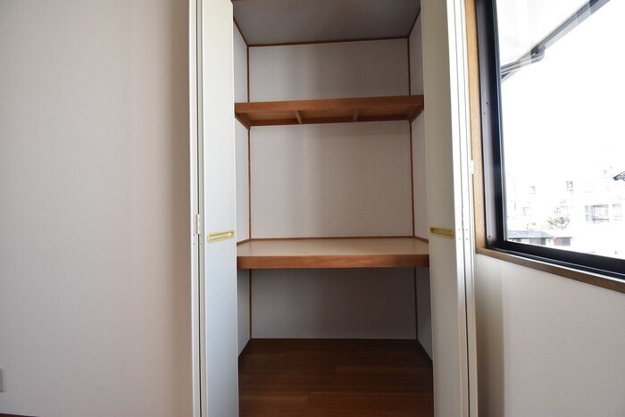 物件内観写真11　(物入)