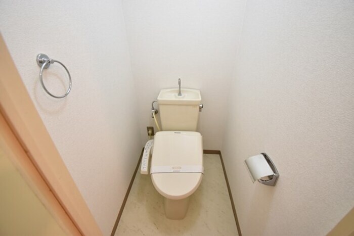 物件内観写真12　(温水洗浄暖房便座)