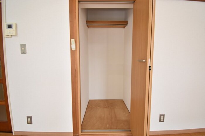 物件内観写真19　(押入（ＬＤＫ）)