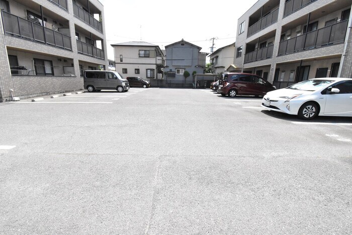 物件外観写真2　(駐車場)