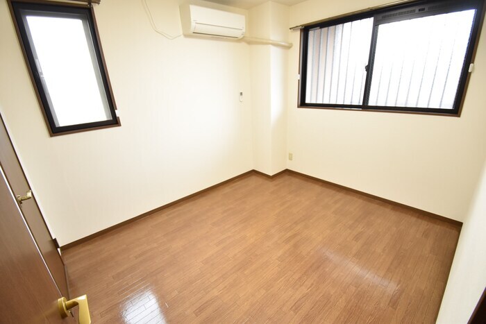 物件内観写真24　(洋室５．３帖)