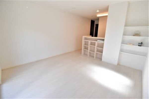 居室(ＬＤＫ１２．９帖)