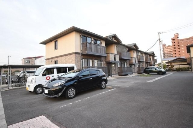 物件外観写真2　(駐車場)