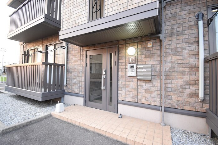 物件外観写真3　(エントランス)