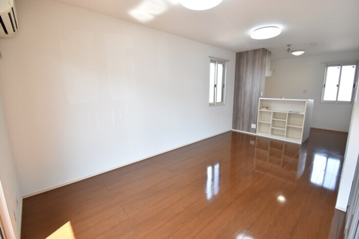 物件内観写真10　(ＬＤＫ１２帖)